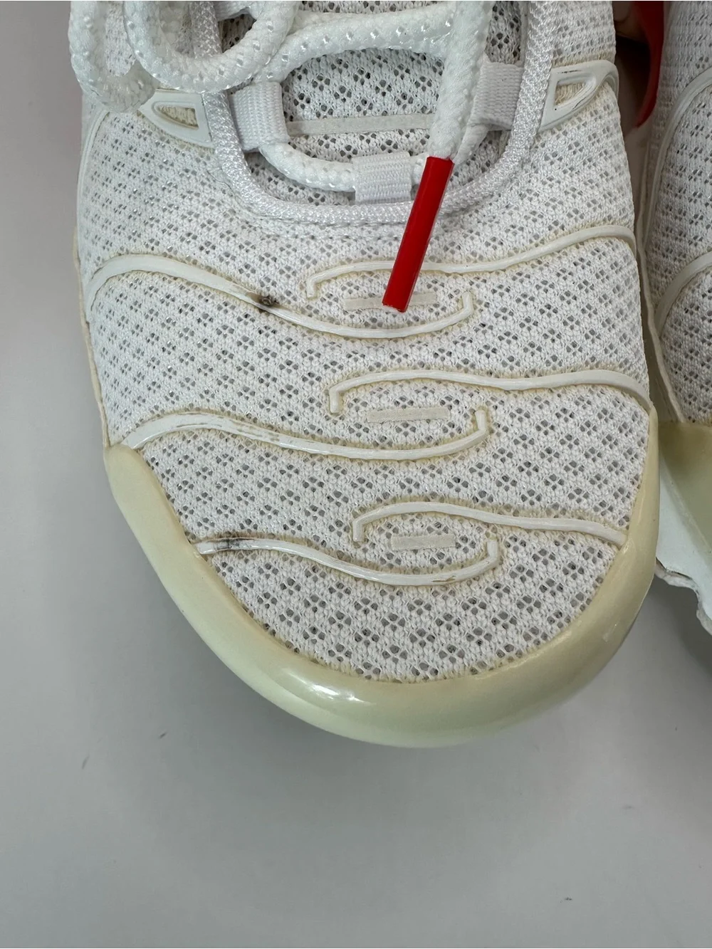 Nike Air Max Plus TN Sneakers Womens Siz 10 White Red Athletic Trainer CZ9337100